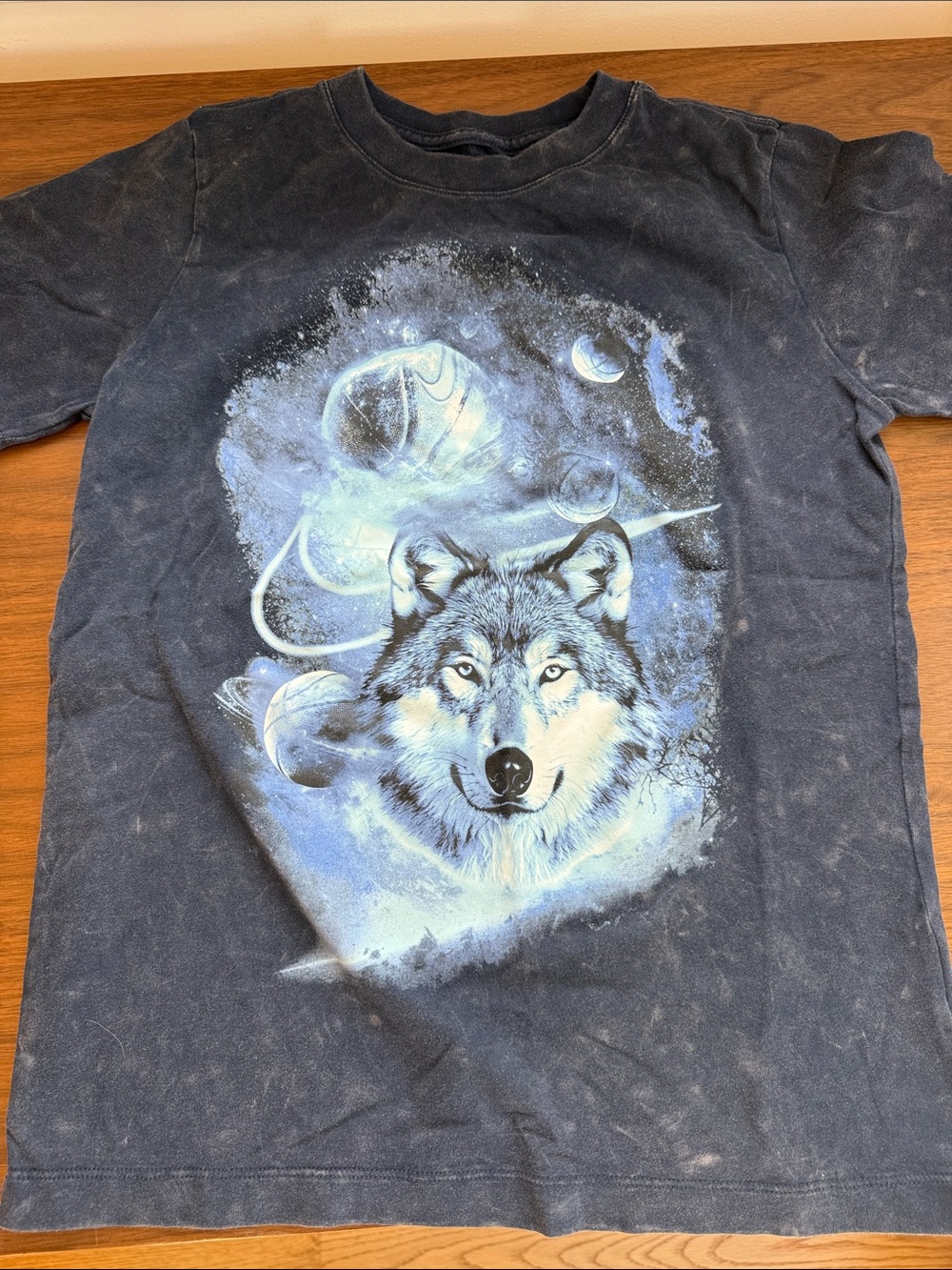Wolf Graphic basketball Tshirt - Blue size Youth Large